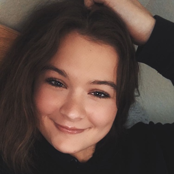 Meet your Posher, Hannah - Picture 1 of 1